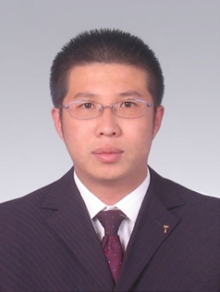 侯英男