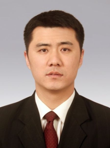 王明
